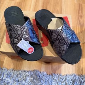 Womens Fitflop sandals  Cross Slides size  6 Black Python Print New in Box